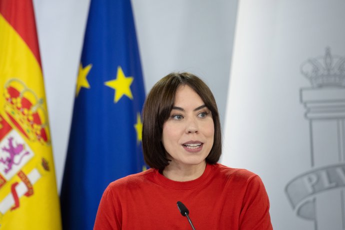 A Ministra da Ciência, Inovação e Universidades, Diana Morant, durante uma coletiva de imprensa após o Conselho de Ministros, no Palácio Moncloa, em 18 de fevereiro de 2025, em Madri (Espanha). Durante a coletiva de imprensa, os acordos foram anunciados.