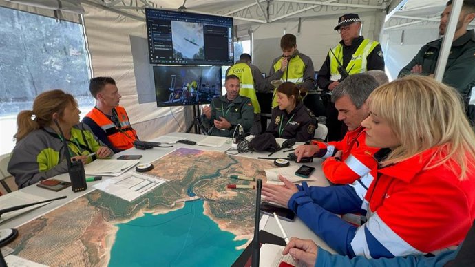 La Junta de Andalucía y Endesa han evaluado este miércoles de forma conjunta y coordinada los mecanismos de respuesta que se pondrían en marcha en caso de producirse un incidente en la central hidroeléctrica del embalse de Iznájar.