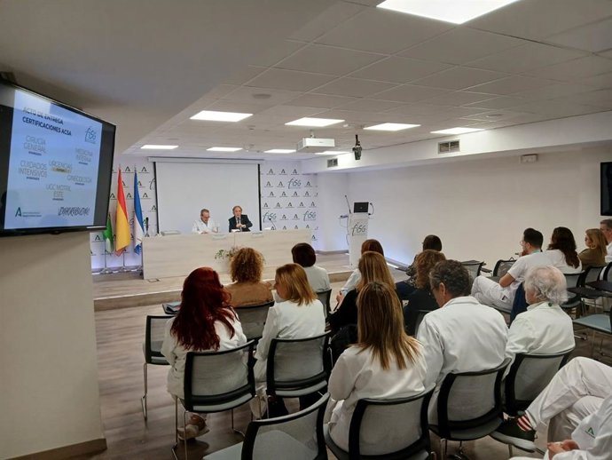 Acto de entrega de certificaciones de la ACSA con el delegado de Salud y Consumo de la Junta en Granada, Indalecio Sánchez-Montesinos