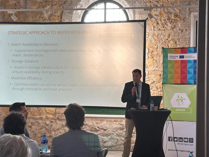 El director general del Agua, José Sandoval, en su intervención en el taller de Interreg