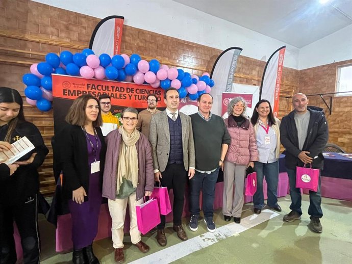 Inauguración de la Semana Vocacional y la Feria de Universidades del Colegio Hermanos Colón de Huelva.