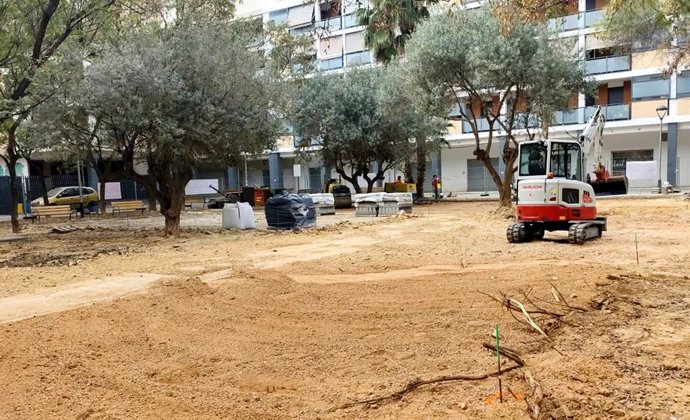 Benetússer trabaja en la rehabilitación de los parques infantiles y las plazas afectadas por la riada