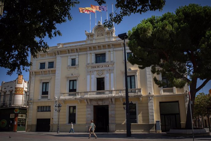 Archivo - Façana de l'Ajuntament de l'Hospitalet de Llobregat