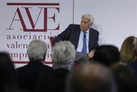 Felipe González critica que Montero compatibilice Ministerio y PSOE-A: "No puede estar repartiendo y ser candidata"