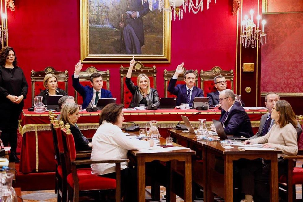 Archivo - Pleno del Ayuntamiento de Granada, presidido por la alcaldesa de la ciudad, Marifrán Carazo, en imagen de archivo