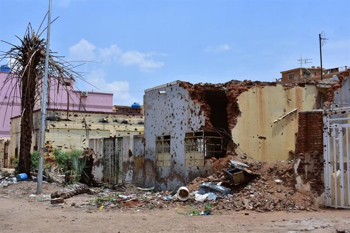 Archivo - Fotografía de archivo de daños materiales en la ciudad de Omdurmán por la guerra entre el Ejército de Sudán y las paramilitares Fuerzas de Apoyo Rápido (RSF)
