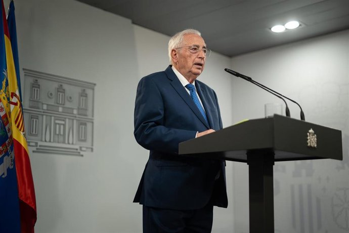 Archivo - El presidente de Melilla, Juan José Imbroda, tras su reunión con el presidente del Gobierno, Pedro Sánchez, en noviembre de 2024