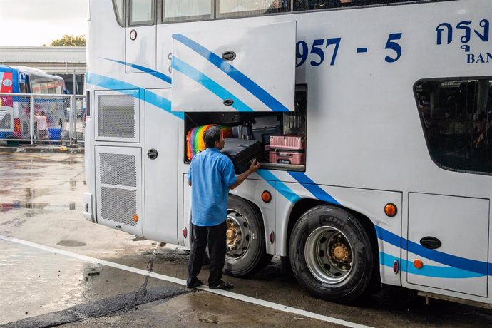 Archivo - Imagen de archivo de un autobús en Tailandia.