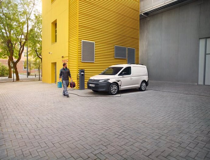 Archivo - Volkswagen Vehículos Comerciales lanza su nuevo modelo Caddy híbrido enchufable desde 27.300 euros.