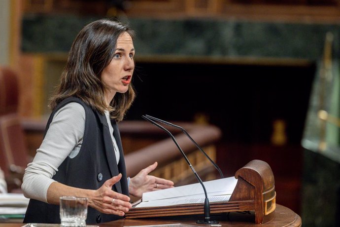 La secretaria general de Podemos, Ione Belarra, durante una sesión plenaria, en el Congreso de los Diputados, a 25 de febrero de 2025, en Madrid (España). Los diputados debaten hoy al reforma de la ley de suelo nueve meses después de que el Gobierno la re