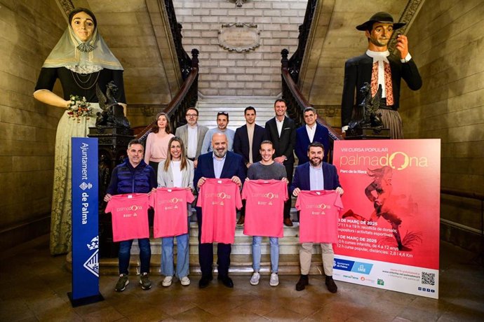El alcalde de Palma, Jaime Martínez, asiste a la presentación de la VIII edición de la carrera PalmaDona.