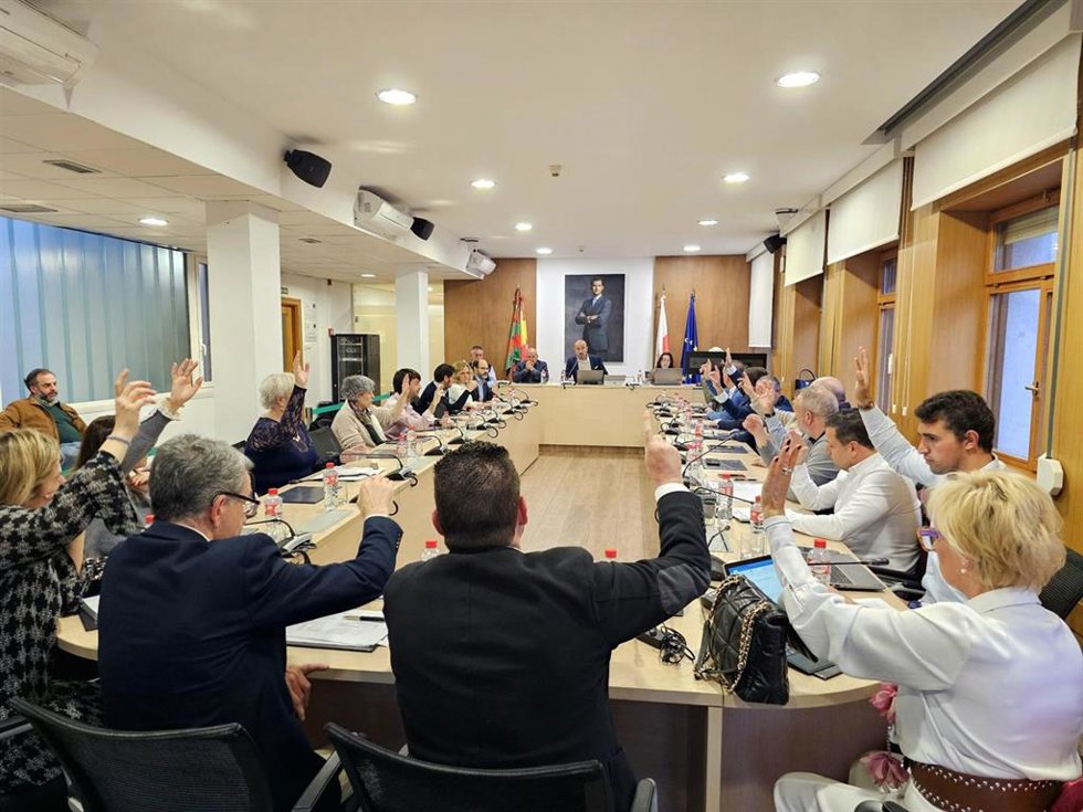 Pleno de Torrelavega en el que se aprobó el Plan de Actuación Integrado de Torrelavega Palacio Municipal de Torrelavega, espacio abierto
