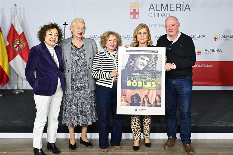 El Ayuntamiento de Almería presenta el programa de actividades con motivo del 8M.