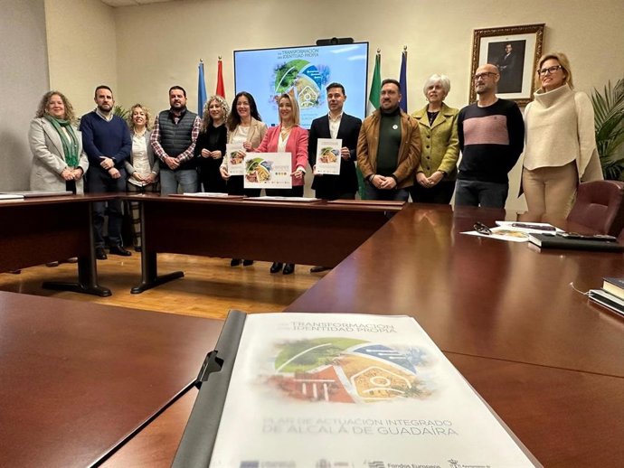 La alcaldesa, en el centro, en la presentación del nuevo Plan Estratégico.