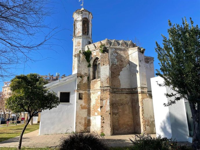 Imagen exterior de la iglesia de San Lázaro, junto al hospital del mismo nombre.