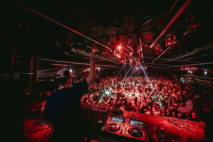 Indira Paganotto llega a la sala Pandora Sevilla este jueves para celebrar el Día de Andalucía.