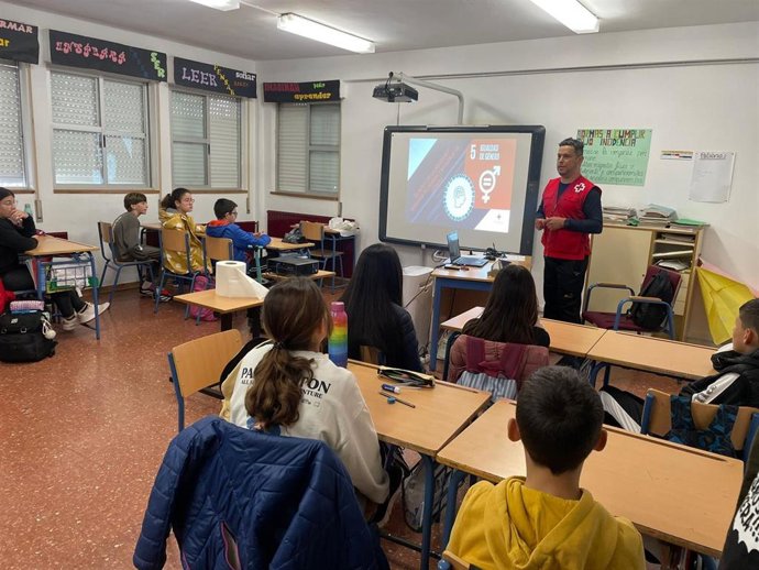 Una de las acciones de educación para la ciudadanía organizadas por Cruz Roja.