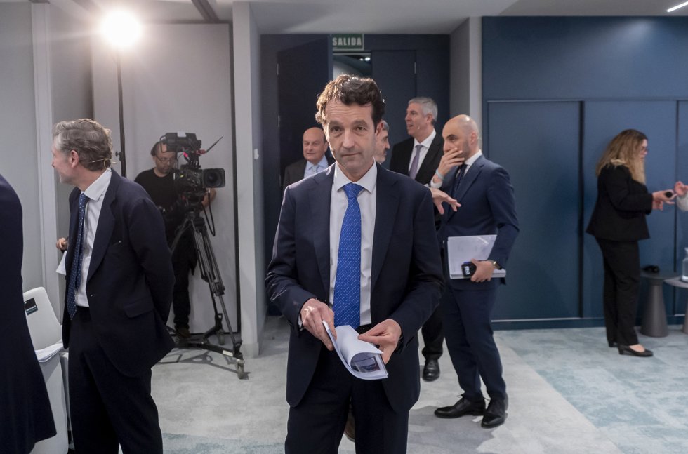 El presidente de Indra Group, Ángel Escribano, durante una rueda de prensa, en la sede de Indra, a 26 de febrero de 2025, en Madrid (España).