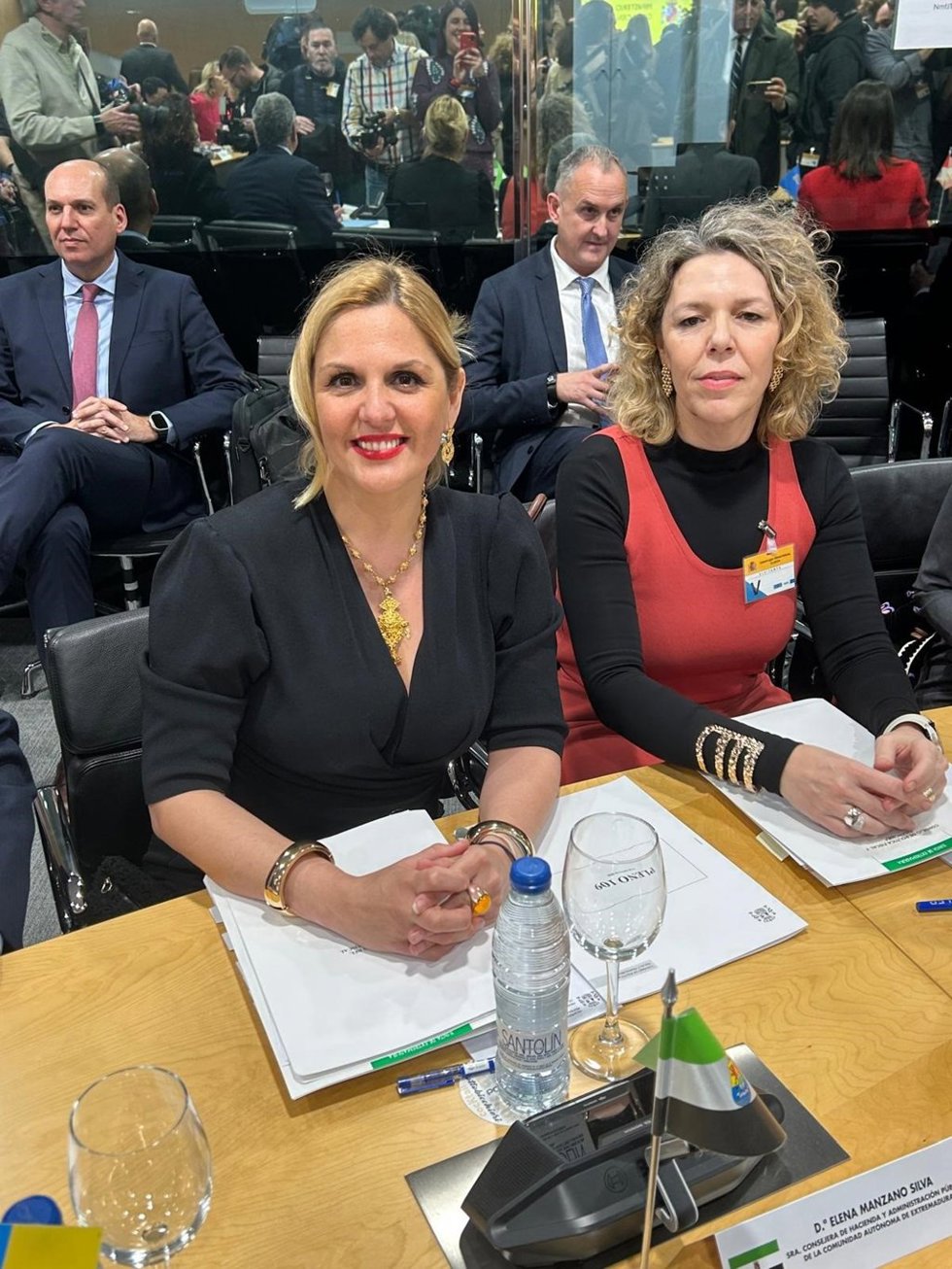 La consejera de Hacienda y Administración Pública de la Junta de Extremadura, Elena Manzano, en la reunión del CPFF