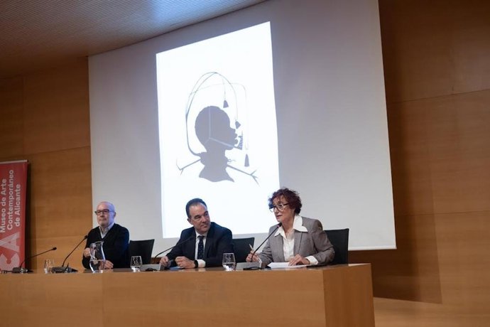 El MACA acoge la exposición de Kara Walker en España sobre esclavitud, raza e identidad.