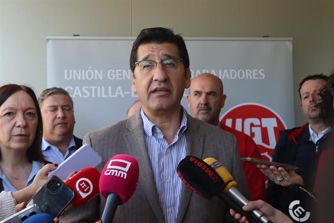 El vicepresidente segundo del Gobierno y secretario provincial del PSOE de Ciudad Real, José Manuel Caballero, en el  V Congreso Regional de la UJP.