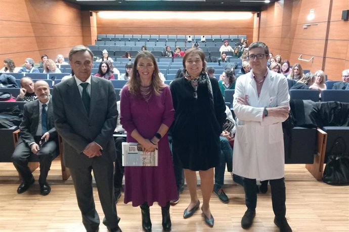 El gerente de la Fundación Marqués de Valdecilla, José Francisco Díaz, la concejala de Santander, Zulema Gancedo, la directora general de Salud Pública, Isabel de Frutos y el gerente del Hospital Valdecilla, Félix Rubial