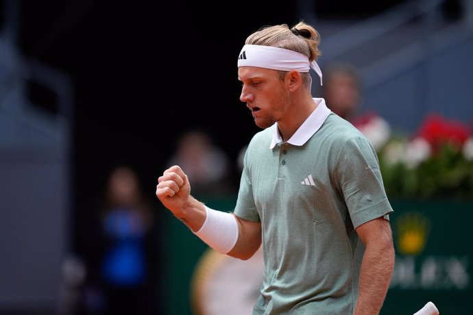 Archivo - Alejandro Davidovich Fokina of Spain in action against Andrey Rublev of Russia during the Mutua Madrid Open 2024, ATP Masters 1000 and WTA 1000, tournament celebrated at Caja Magica on April 28, 2024 in Madrid, Spain.