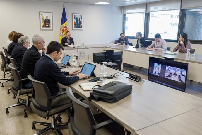 Um momento da reunião do Pacto de Estado para o acordo com a UE.