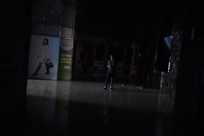 SANTIAGO, Feb. 26, 2025  -- A person is seen in a shopping mall during a massive power outage in Santiago, capital of Chile, Feb. 25, 2025. A massive power outage affected most of Chile on Tuesday, disrupting service from the northern city of Arica to the