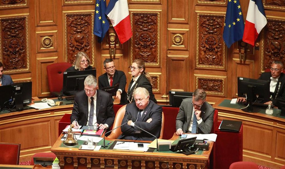 Archivo - En el centro de la imagen, el presidente del Senado francés, Gérard Larcher