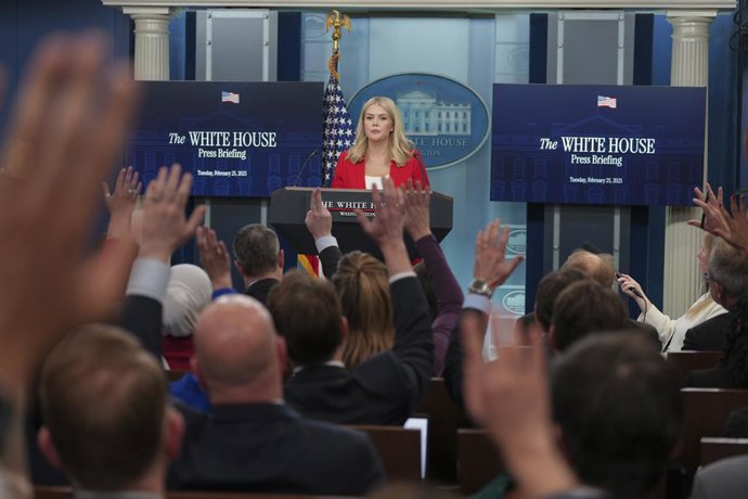 25 de fevereiro de 2025, Washington, Distrito de Columbia, EUA: A secretária de imprensa da Casa Branca, Karoline Leavitt, realiza uma coletiva de imprensa na Casa Branca em Washington, DC, em 25 de fevereiro de 2025