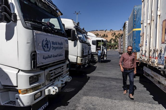 Archivo - Arquivo - Imagem de arquivo de um comboio de ajuda humanitária chegando à Síria após cruzar a fronteira com a Turquia.