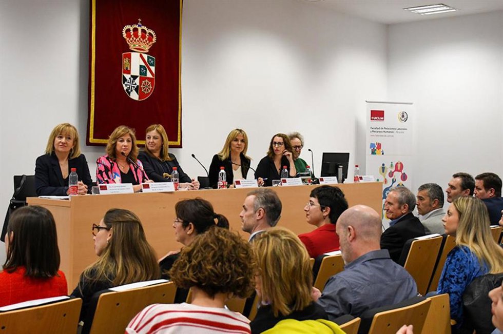 Archivo - Acto de entrega de la VI edición del Premio de Investigación del Aula de Igualdad y Género 'Lola Martínez'.