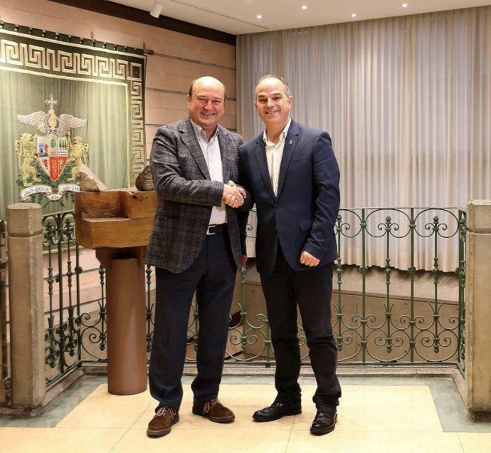 El presidente del PNV, Andoni Ortuzar, y el secretario general de Junts, Jordi Turull, en Bilbao