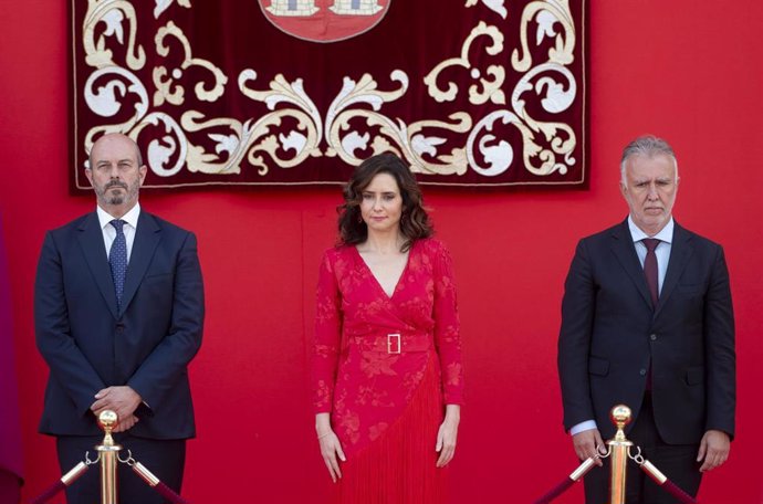 Archivo - (I-D) El presidente del Senado, Pedro Rollán; la presidenta de la Comunidad de Madrid, Isabel Díaz Ayuso, y el ministro de Política Territorial y Memoria Democrática, Ángel Víctor Torres.