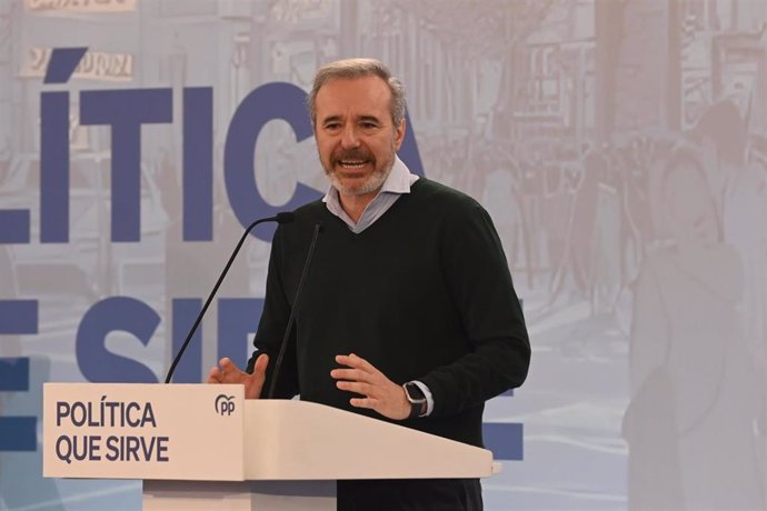 El presidente del PP de Aragón y presidente de Aragón, Jorge Azcón, interviene durante el I Foro de Grandes Ciudades, a 9 de febrero de 2025, en Zaragoza, Aragón (España). 