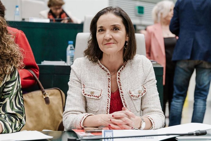 La portavoz del PSOE en el Ayuntamiento de Madrid, Reyes Maroto, durante una sesión ordinaria del Pleno municipal, en el Palacio de Cibeles, a 25 de febrero de 2025, en Madrid (España). 