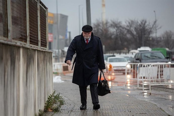 Archivo - El comisario jubilado José Manuel Villarejo llega a la Audiencia Nacional, a 20 de enero de 2025, en San Fernando de Henares, Madrid (España). 