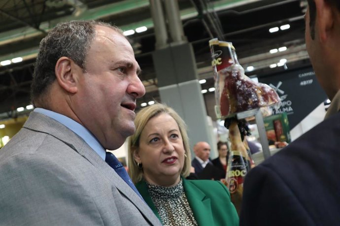 El consejero de Agricultura, Ganadería y Desarrollo Rural, Julián Martínez Lizán.