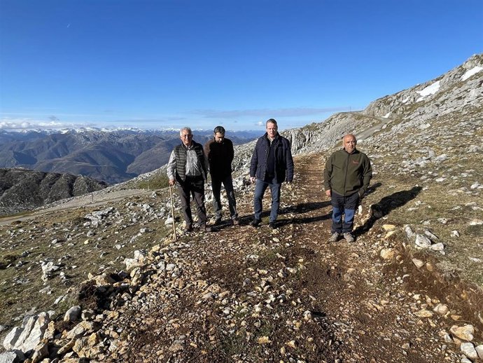 Marcelino Marcos, en el centro