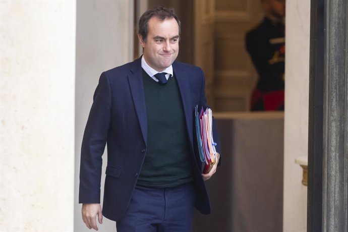 Archivo - 22 de janeiro de 2025, Paris, Frana, Frana: Paris, Frana, 22 de janeiro de 2025 - Reunio semanal do gabinete no Palácio do Eliseu - Sebastien Lecornu...CONSEIL DES MINISTRES, POLITIQUE, GOUVERNEMENT.
