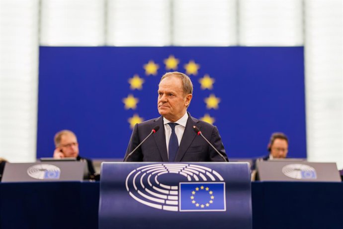 Archivo - 22 de janeiro de 2025, França, Estrasburgo: Donald Tusk, primeiro-ministro da Polônia, fala durante um debate como parte de uma sessão plenária no Parlamento Europeu Foto: Philipp von Ditfurth/dpa