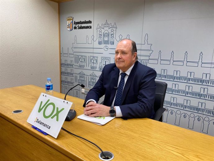 El portavoz de Vox en Salamanca califica las cuentas del partido de "inmaculadas" y pide sus actas a Carpio y De la Sota.
