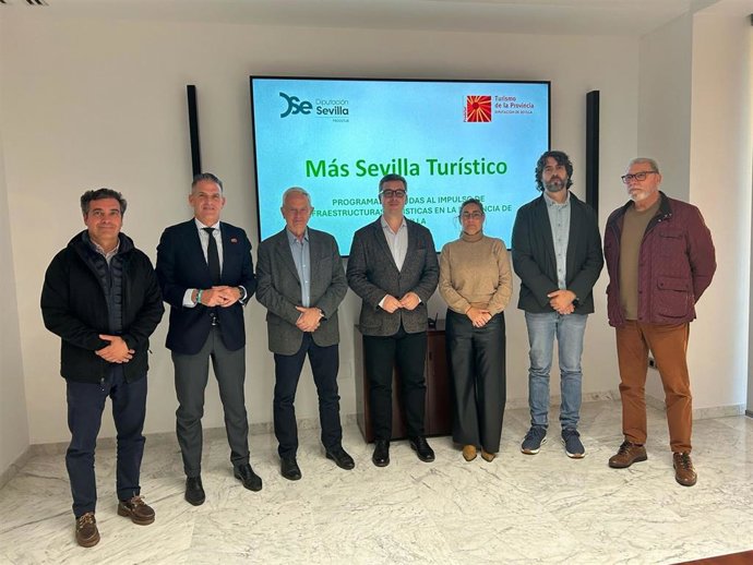 Prodetur se reúne con agentes sociales y asociaciones del sector turístico para el diseño del plan 'Más Sevilla Turístico'.