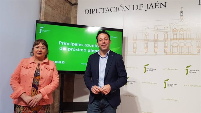 Pilar Parra y Javier Perales informan sobre el próximo pleno.