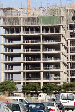 Archivo - Viviendas en construcción