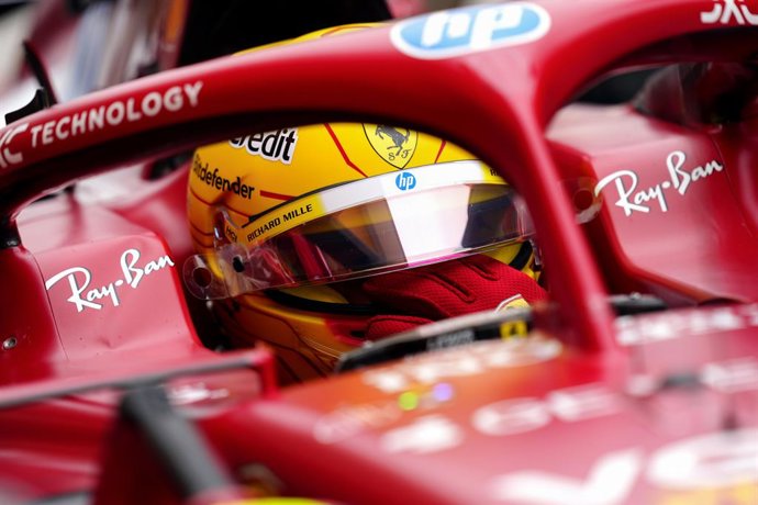 27 de fevereiro de 2025, Bahrein, Sakhir: Lewis Hamilton, piloto da Ferrari, no segundo dia de testes da pré-temporada no Circuito Internacional do Bahrein. Foto: David Davies/PA Wire/dpa