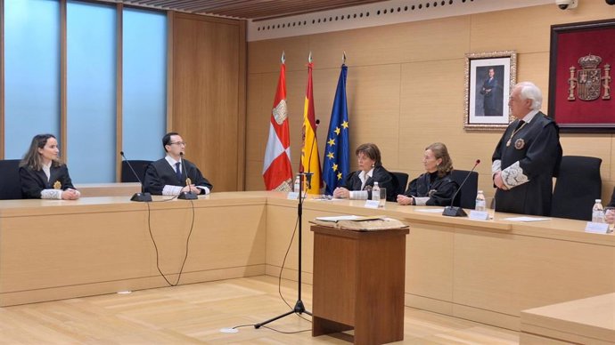 Dos jueces de León promocionan a magistrados por el turno de antigüedad .