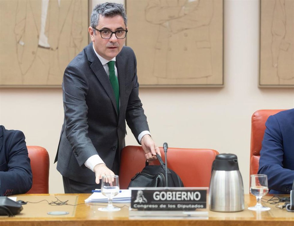 El ministro de la Presidencia, Justicia y Relaciones con las Cortes, Felix Bolaños, llega a la Comisión de Justicia, en el Congreso de los Diputados, a 27 de febrero de 2025, en Madrid (España).