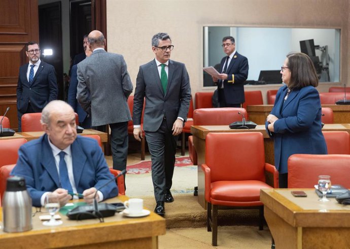 El ministro de la Presidencia, Justicia y Relaciones con las Cortes, Felix Bolaños, llega a la Comisión de Justicia, en el Congreso de los Diputados, a 27 de febrero de 2025, en Madrid (España).